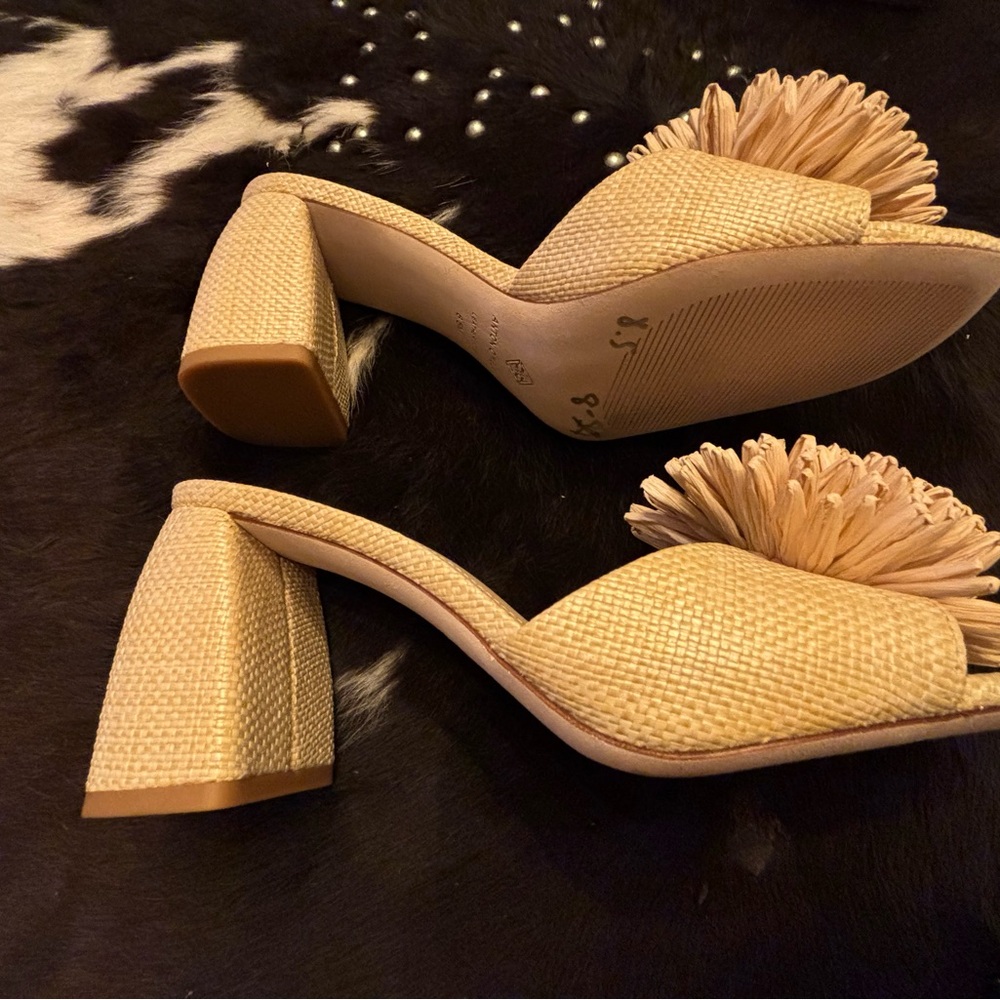 Antonio Melani Beige Floral Heels - Picture 3 of 4